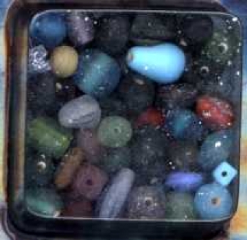 Glasperlen matt bunt